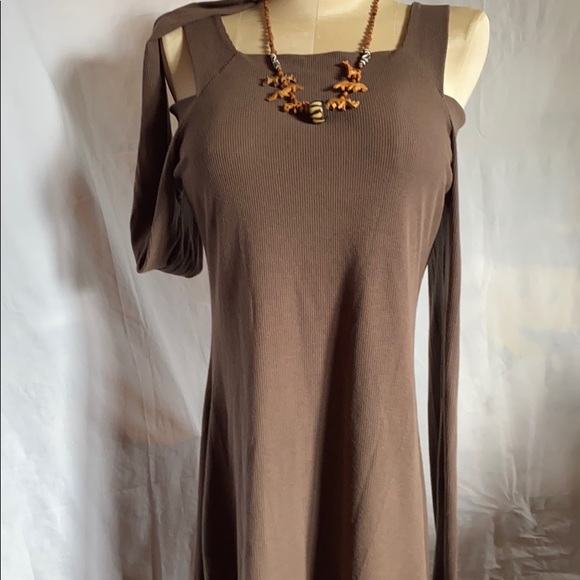 Twinth Dresses & Skirts - Twinth cold shoulder dress, with tags